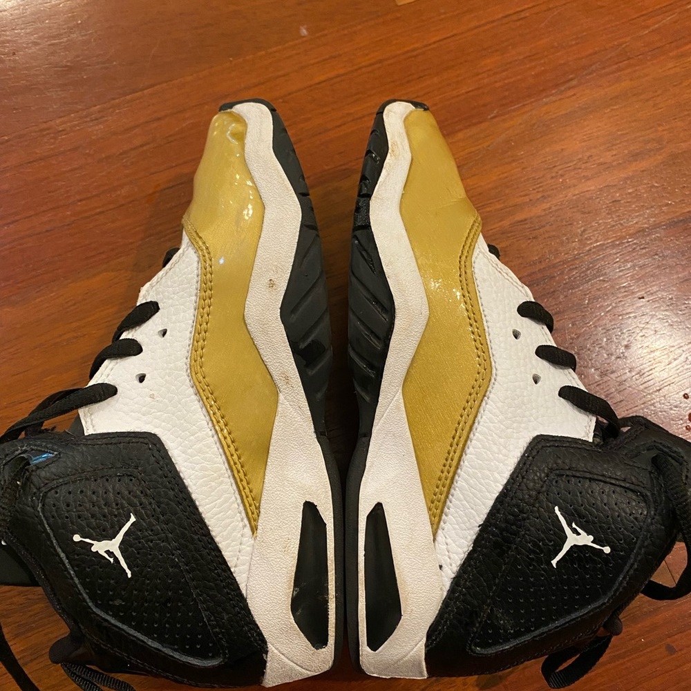 NIKE AIR JORDAN CU4923-100 BLACK/GOLD NIKE B'LOYAL GS YOUTH SNEAKERS SIZE US 1Y